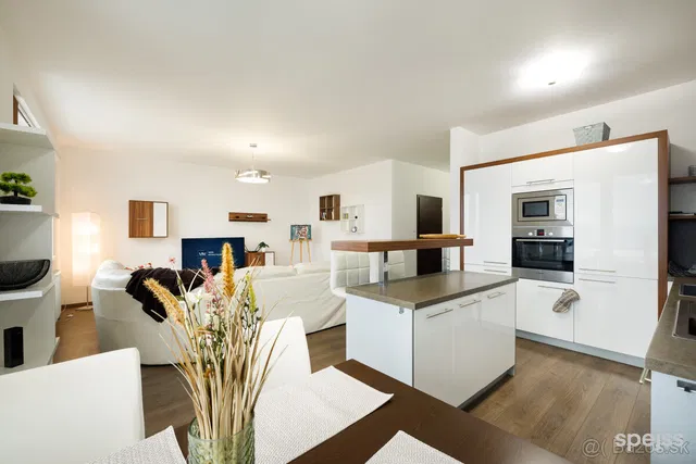 ✨ SKVELÝ Byt v Banskej Bystrici s Úžasným Výhľadom! 🏡 - Banská Bystrica - €249000